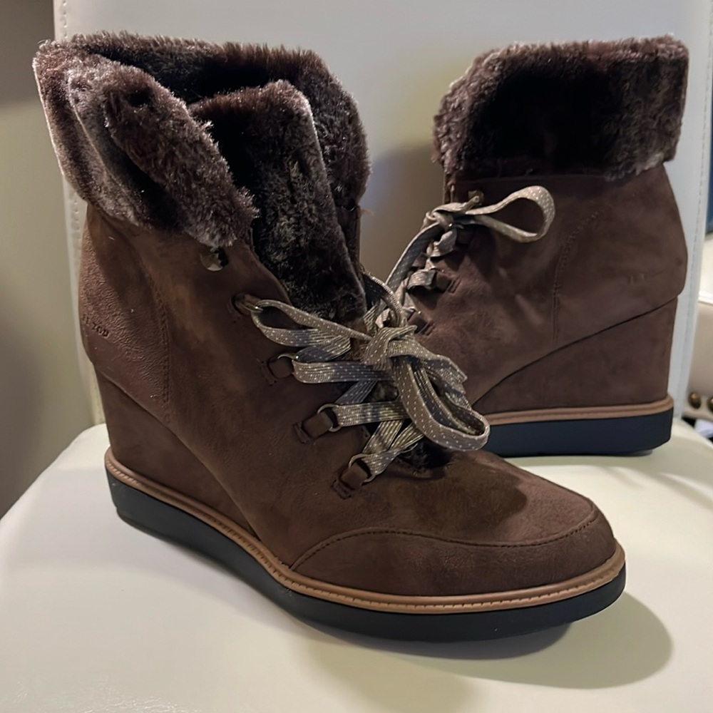 Lace up wedge Dr. Scholl’s boot